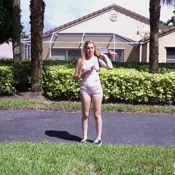 Melody Parker en 'Bangbros' Dieciocho y no tan inocente (Miniatura 22)