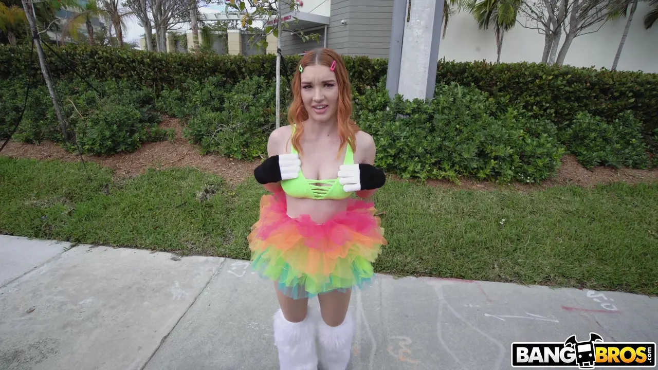 Opal Essex en 'La raver Opal se sube al autobús para follar' from 'Bangbros' (foto 34) Bangbros 'La raver Opal se sube al autobús para follar' protagonizando Opal Essex (foto 34)