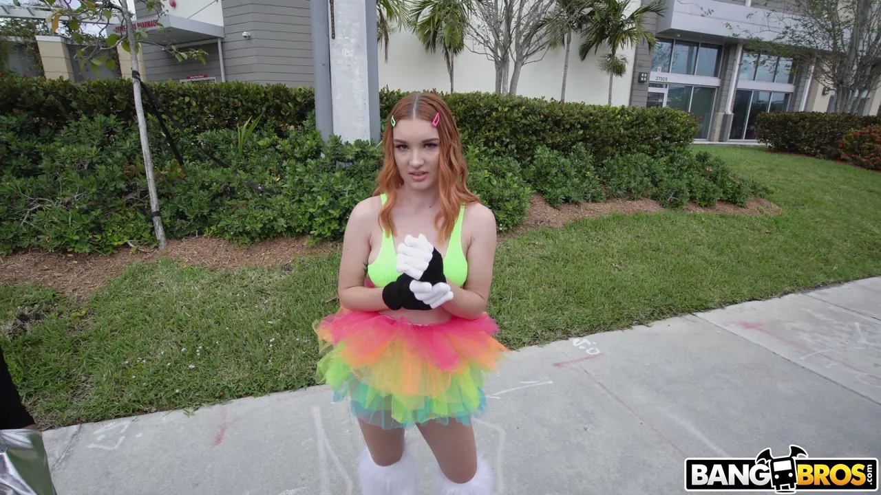 Bangbros 'La raver Opal se sube al autobús para follar' protagonizando Opal Essex (foto 51)