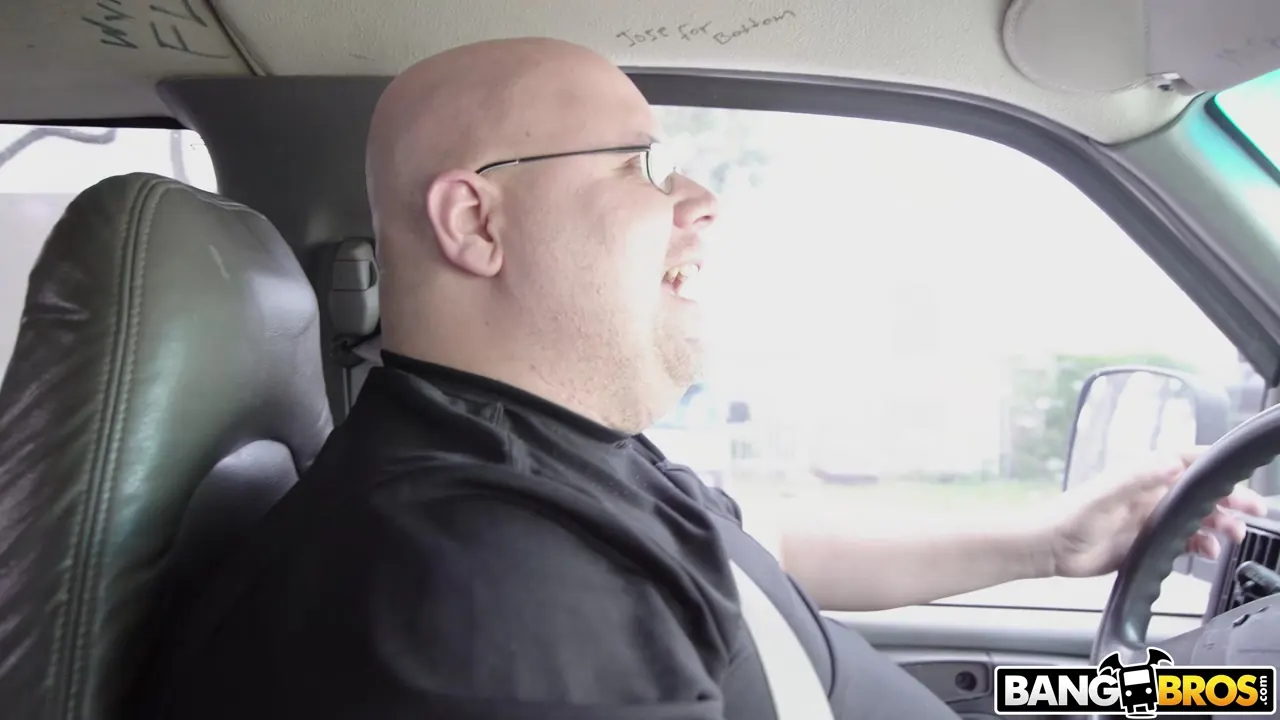 Opal Essex en 'La raver Opal se sube al autobús para follar' from 'Bangbros' (foto 170) Bangbros 'La raver Opal se sube al autobús para follar' protagonizando Opal Essex (foto 170)