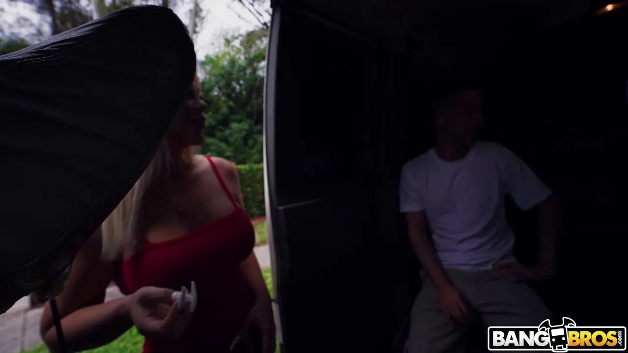 Paris Banks en 'Baile erótico con Paris Banks' from 'Bangbros' (foto 610) Bangbros 'Baile erótico con Paris Banks' protagonizando Paris Banks (foto 610)