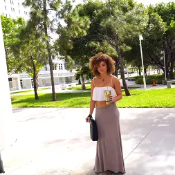 Payton Banks en 'Bangbros' Payton obtiene una gran oportunidad en el autobús (Miniatura 66)