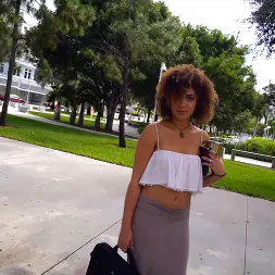 Payton Banks en 'Bangbros' Payton obtiene una gran oportunidad en el autobús (Miniatura 99)