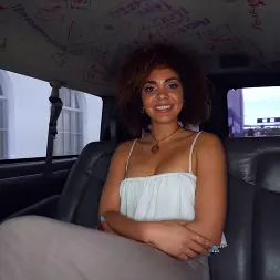 Payton Banks en 'Bangbros' Payton obtiene una gran oportunidad en el autobús (Miniatura 198)