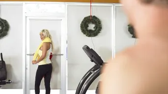 Puma Swede en 'The MILF Naked Gym Workout'