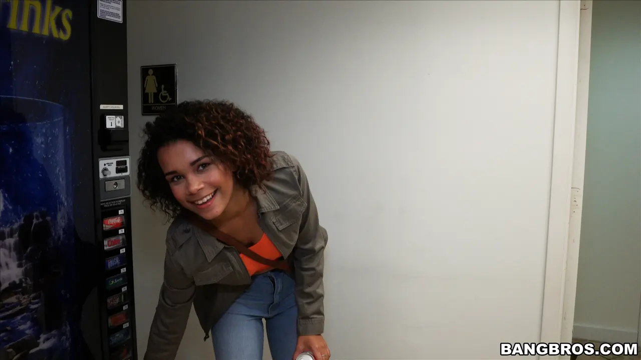 Raven in 'wants to try out the glory hole' from 'Bangbros' (Photo 8) Bangbros 'wants to try out the glory hole' starring Raven (Photo 8)