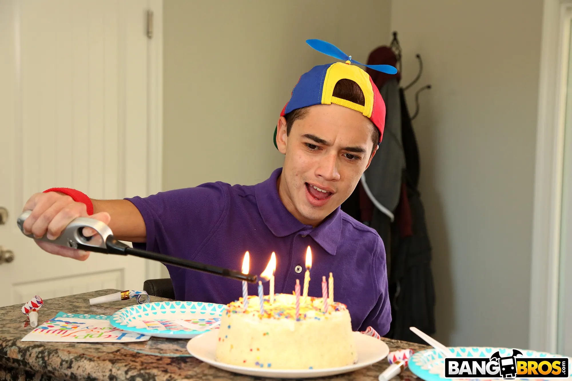 Bangbros 'MILF caliente para su cumpleaños' protagonizando Reagan Foxx (foto 110)