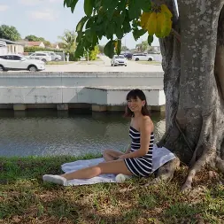 Ren Emi en 'Bangbros' Anal salvaje por algo de dinero (Miniatura 68)