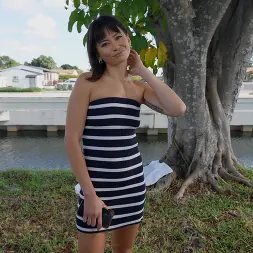 Ren Emi en 'Bangbros' Anal salvaje por algo de dinero (Miniatura 136)