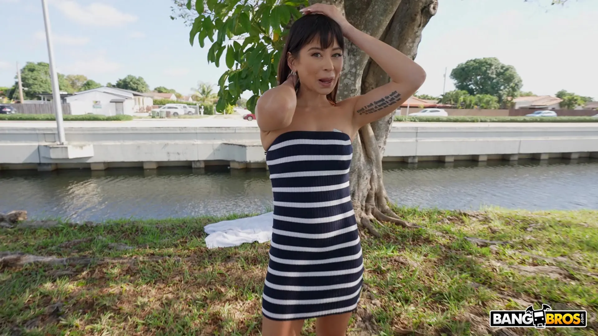 Bangbros 'Anal salvaje por algo de dinero' protagonizando Ren Emi (foto 204)