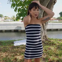 Ren Emi en 'Bangbros' Anal salvaje por algo de dinero (Miniatura 204)