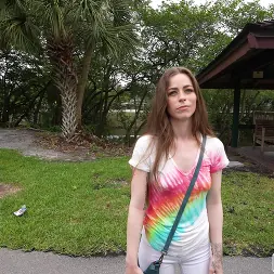 Renee Rose en 'Bangbros' Pies bonitos, carne grande (Miniatura 75)