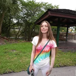 Renee Rose en 'Bangbros' Pies bonitos, carne grande (Miniatura 375)