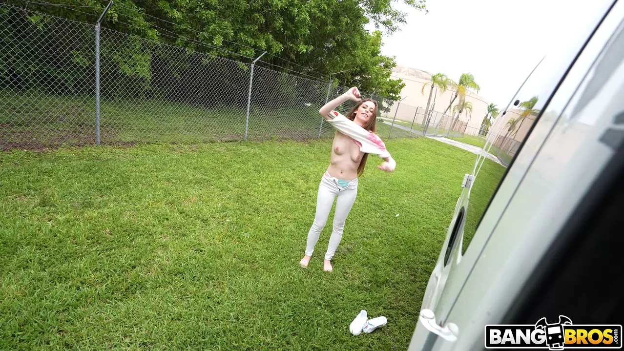 Bangbros 'Pies bonitos, carne grande' protagonizando Renee Rose (foto 600)