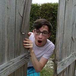 Rharri Rhound en 'Bangbros' Creampie después de espiar un gran trasero jugoso (Miniatura 272)