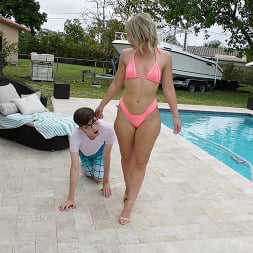 Rharri Rhound en Creampie después de espiar un gran trasero jugoso (foto 442) Rharri Rhound en 'Bangbros' Creampie después de espiar un gran trasero jugoso (Miniatura 442)