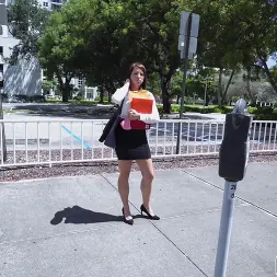 Riley Jacobs en 'Bangbros' Abogado pervertido folla por dinero (Miniatura 20)