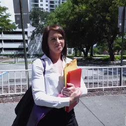 Riley Jacobs en 'Bangbros' Abogado pervertido folla por dinero (Miniatura 40)