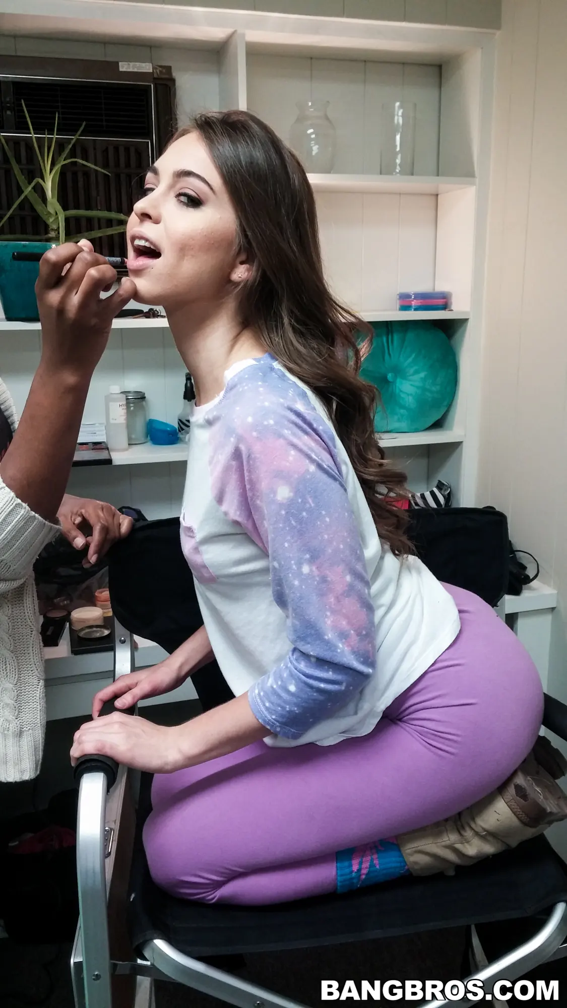 Bangbros 'A la pequeña Riley Reid le encantan las pollas negras grandes' protagonizando Riley Reid (foto 1)