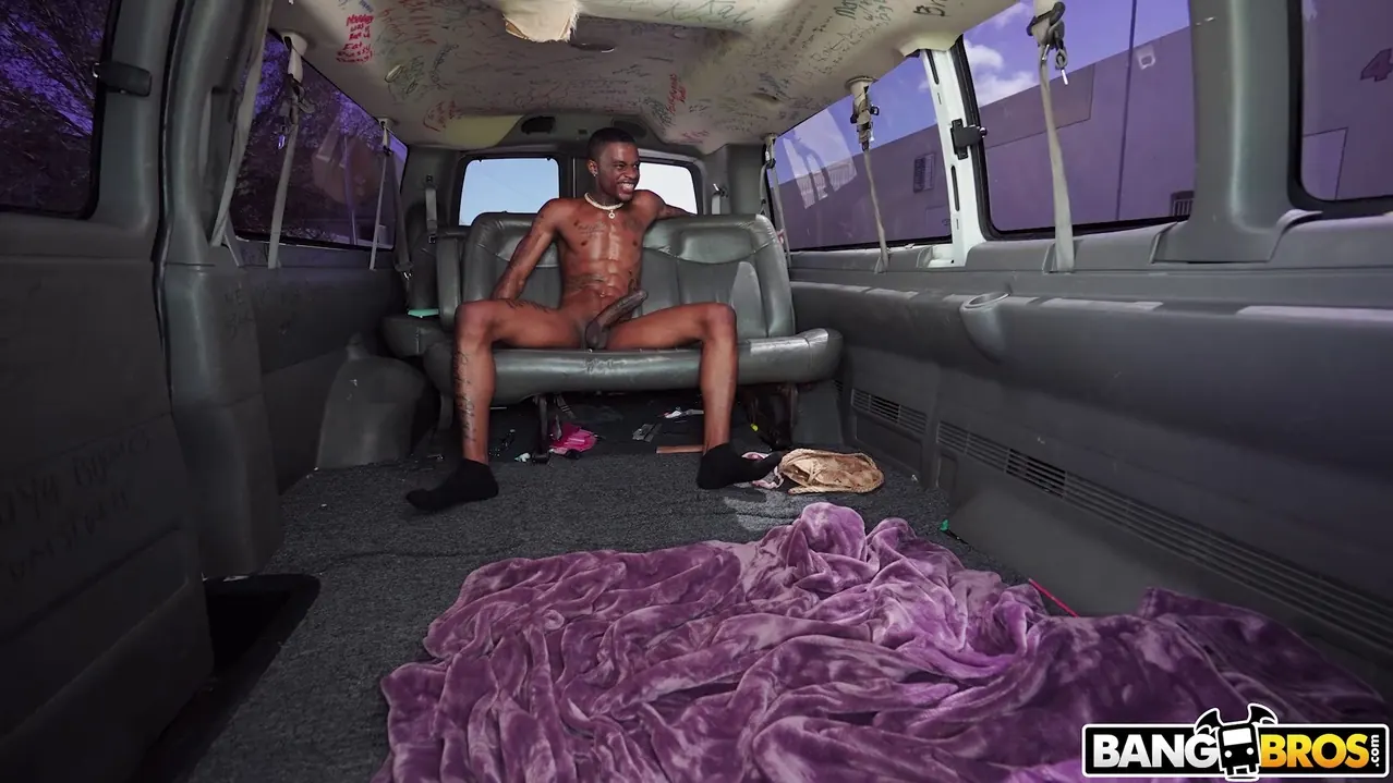 Bangbros 'Si me muestras el tuyo' protagonizando Riley Reign (foto 675)