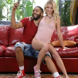 Riley Star in 'Bangbros' Fucks a Fan (Thumbnail 39)