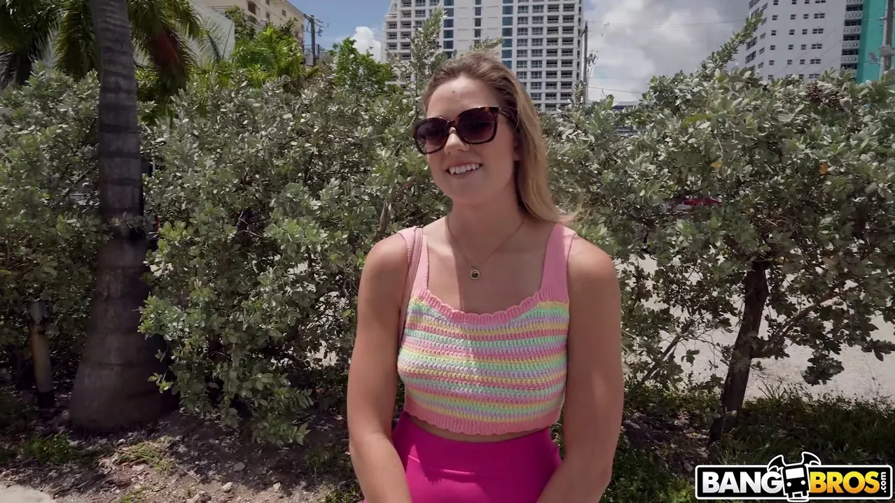 Bangbros 'Gatito introvertido' protagonizando River Lynn (foto 1200)