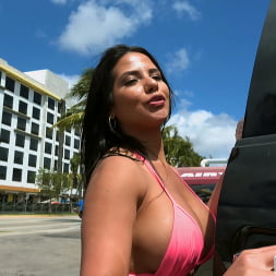 Rose Monroe en 'Bangbros' Fucks in Public (Miniatura 663)