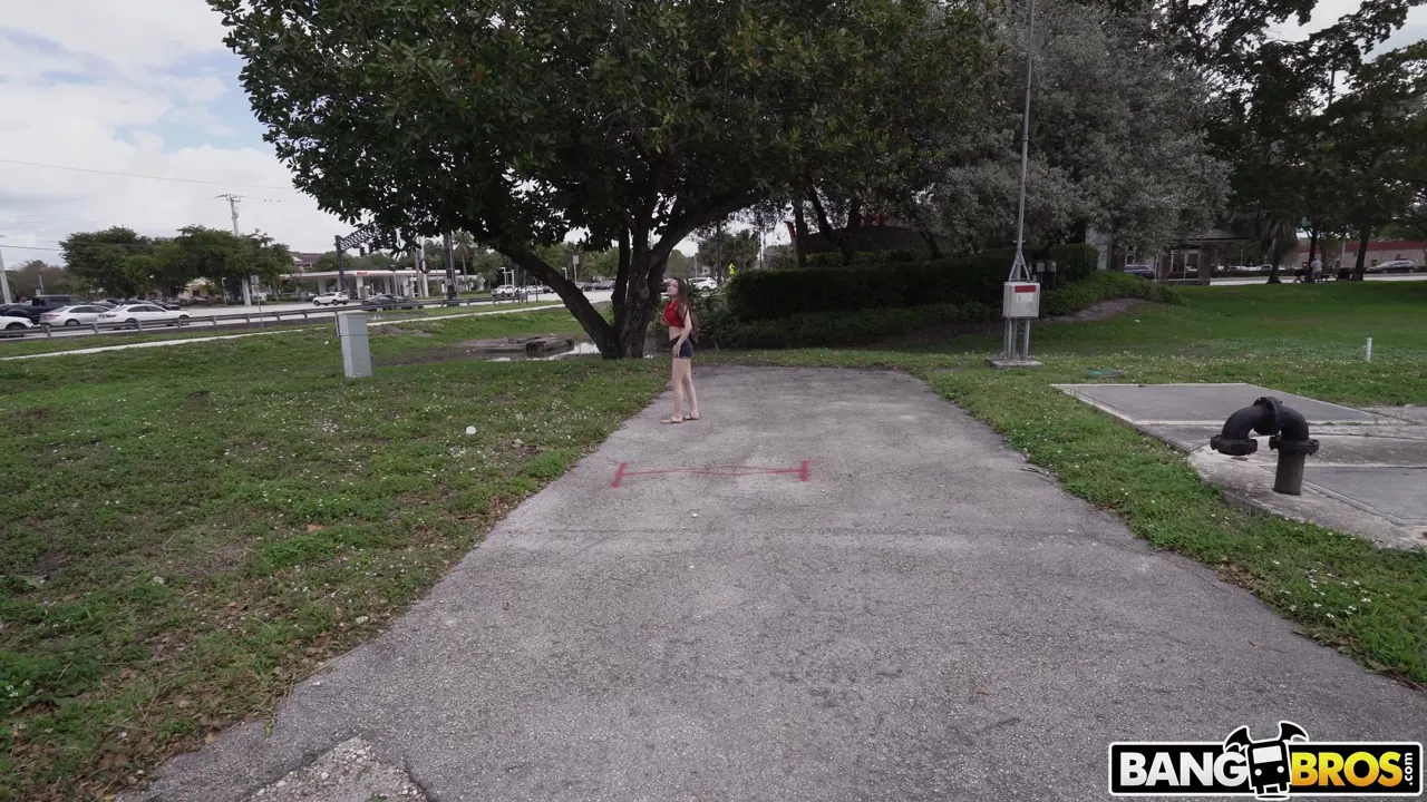 Bangbros 'Los pequeños son los más cachondos' protagonizando Rosie Riches (foto 1)