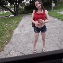 Rosie Riches en Los pequeños son los más cachondos (foto 23) Rosie Riches en 'Bangbros' Los pequeños son los más cachondos (Miniatura 23)