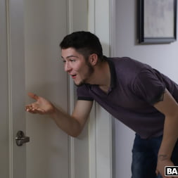 Ryan Keely en 'Bangbros' MILF se folla a su hijastro (Miniatura 56)