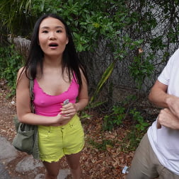 Sakura Lin en 'Bangbros' Sucks And Fucks Tony (Miniatura 108)