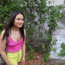 Sakura Lin en 'Bangbros' Sucks And Fucks Tony (Miniatura 162)