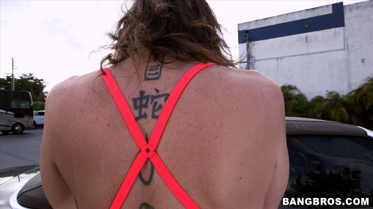 Bangbros 'Sara Jay, la culona, recibe una polla negra' protagonizando Sara Jay (foto 580)