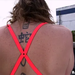 Sara Jay en 'Bangbros' Sara Jay, la culona, recibe una polla negra (Miniatura 580)