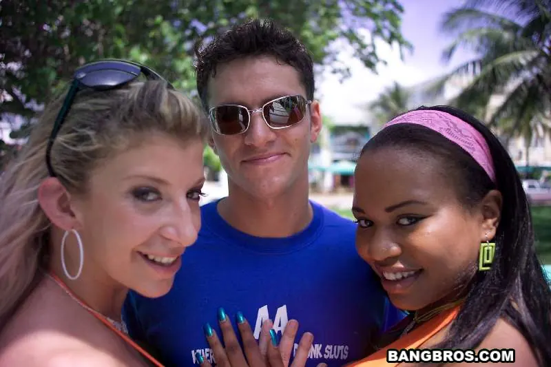 Sara Jay en '¡Buenos tiempos!' from 'Bangbros' (foto 15) Bangbros '¡Buenos tiempos!' protagonizando Sara Jay (foto 15)