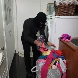 Sara Jay en 'Bangbros' fucks the thief (Miniatura 52)