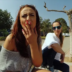 Sarah en 'Bangbros' Morena de grandes tetas se deja follar en público (Miniatura 150)