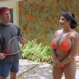 Sarah Arabic en 'Bangbros' Juego de tenis familiar cachonda (Miniatura 46)