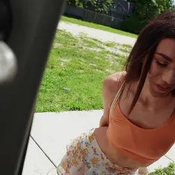 Sawyer Cassidy en 'Bangbros' Dejado bajo la lluvia (Miniatura 690)