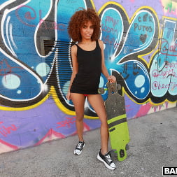 Selva Lapiedra en 'Bangbros' Anal en el Longboard (Miniatura 1)