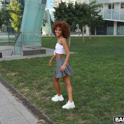 Selva Lapiedra en 'Bangbros' Selva recibe sexo anal en público (Miniatura 1)