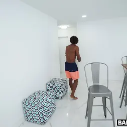 September Reign en 'Bangbros' Mucho aceite para ese conejito sexy (Miniatura 434)