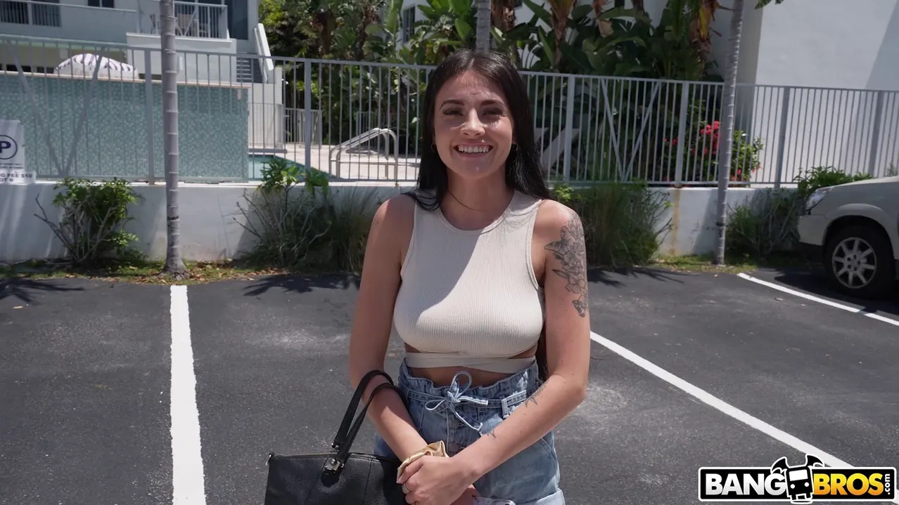 Serena Salgot en 'Autobús monstruo' from 'Bangbros' (foto 750) Bangbros 'Autobús monstruo' protagonizando Serena Salgot (foto 750)