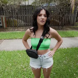 Serena Sterling en A Serena le encanta la salchicha italiana (foto 168) Serena Sterling en 'Bangbros' A Serena le encanta la salchicha italiana (Miniatura 168)