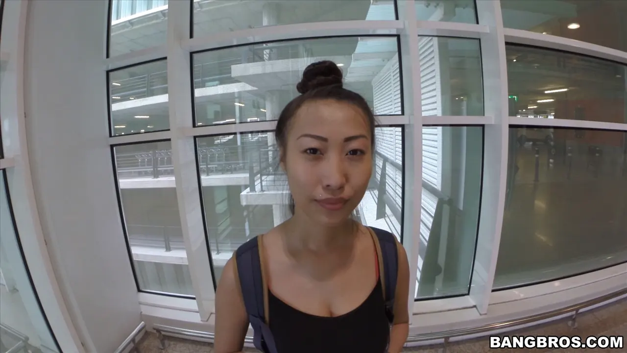 Sharon Lee en 'Chica asiática de grandes tetas follada en público' from 'Bangbros' (foto 28) Bangbros 'Chica asiática de grandes tetas follada en público' protagonizando Sharon Lee (foto 28)