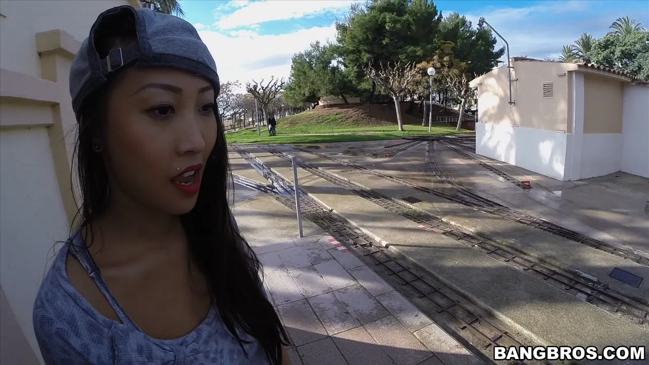 Sharon Lee en 'Takes a Big Dick UP HER ASS!' from 'Bangbros' (foto 264) Bangbros 'Takes a Big Dick UP HER ASS!' protagonizando Sharon Lee (foto 264)