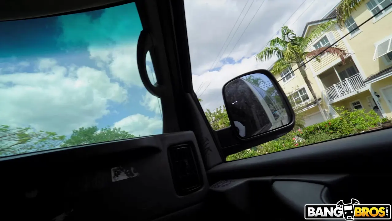 Bangbros 'Estrella anal semiprofesional' protagonizando Sidra Sage (foto 1)