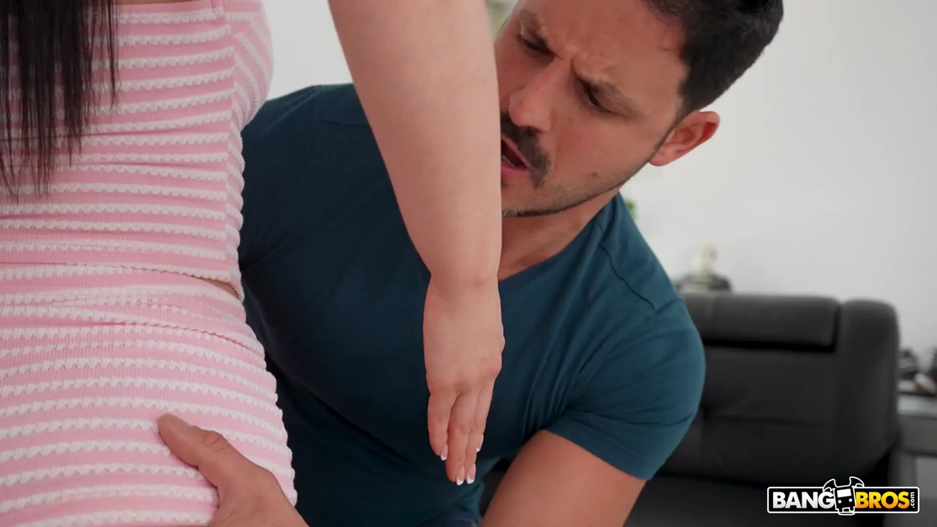 Bangbros 'Insaciable sexbot adora rebotar sobre la polla' protagonizando Sienna Santana (foto 38)