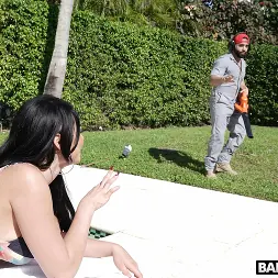 Skyla Novea en Ama de casa tetona se folla al jardinero (foto 272) Skyla Novea en 'Bangbros' Ama de casa tetona se folla al jardinero (Miniatura 272)