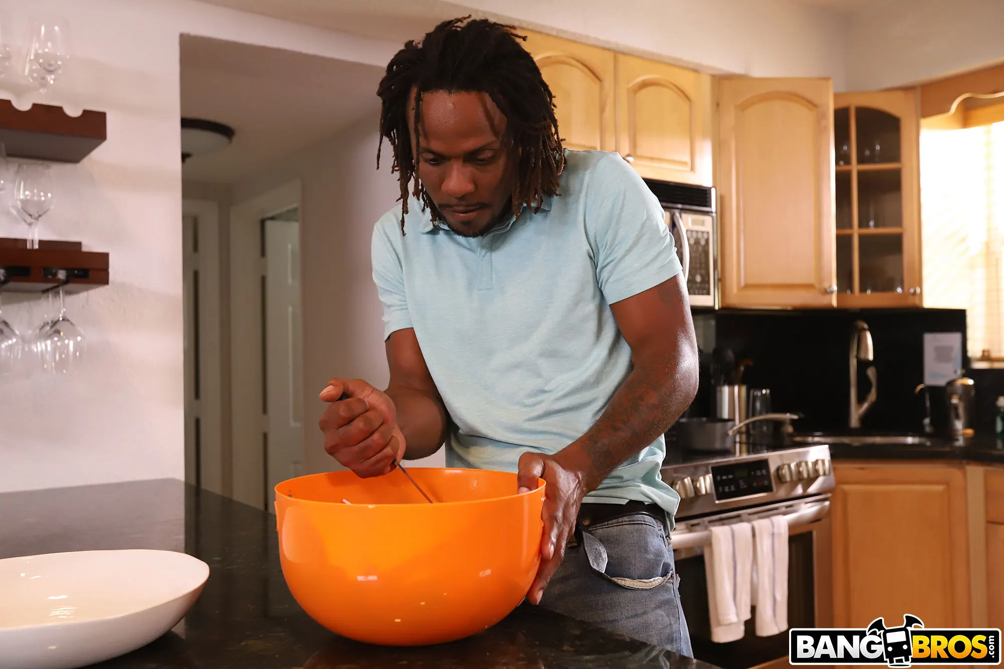 Skyla Sun en 'Pene en un tazón' from 'Bangbros' (foto 1) Bangbros 'Pene en un tazón' protagonizando Skyla Sun (foto 1)